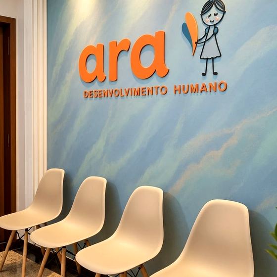 Recepção da ARA com a parede da marca