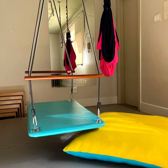 Plataforma suspensa para integração sensorial